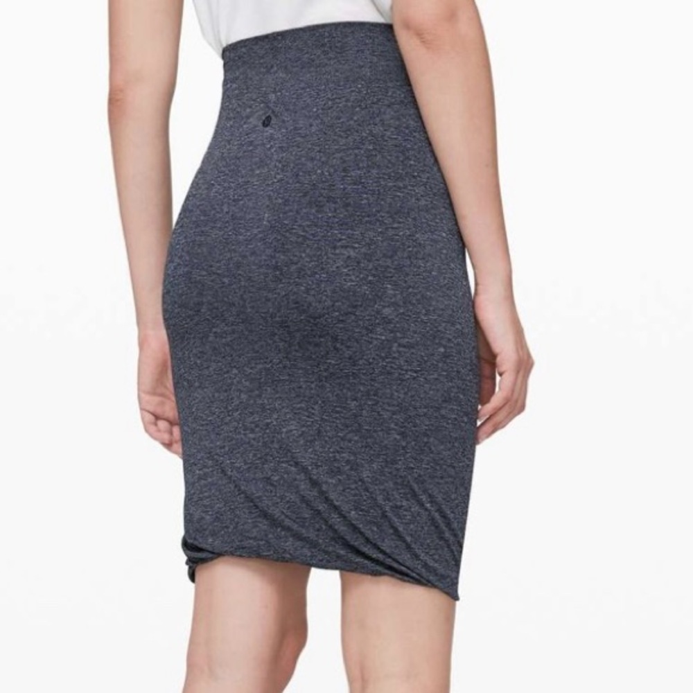 *NWT* Lululemon Boulevard Bliss Skirt True Navy / White Seamless Size 10